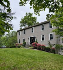 73 Maynard St, Northborough, MA 01532