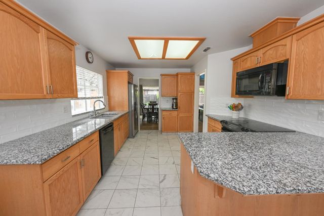 9061 N Brookview Avenue, Fresno, CA 93720