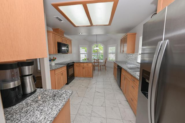 9061 N Brookview Avenue, Fresno, CA 93720