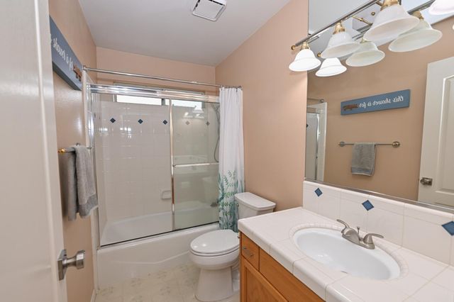 9061 N Brookview Avenue, Fresno, CA 93720