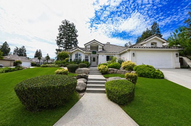 9061 N Brookview Avenue, Fresno, CA 93720