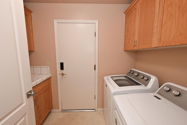 9061 N Brookview Avenue, Fresno, CA 93720