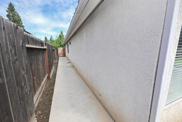 9061 N Brookview Avenue, Fresno, CA 93720