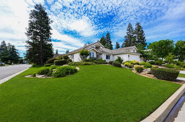 9061 N Brookview Avenue, Fresno, CA 93720