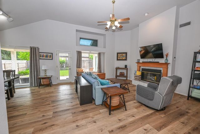 9061 N Brookview Avenue, Fresno, CA 93720