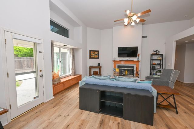9061 N Brookview Avenue, Fresno, CA 93720