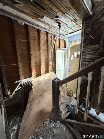 83 Maple Street, Norwich, CT 06360