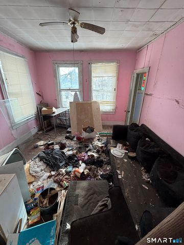 83 Maple Street, Norwich, CT 06360