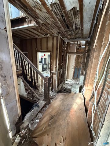 83 Maple Street, Norwich, CT 06360