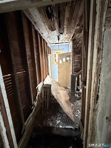 83 Maple Street, Norwich, CT 06360