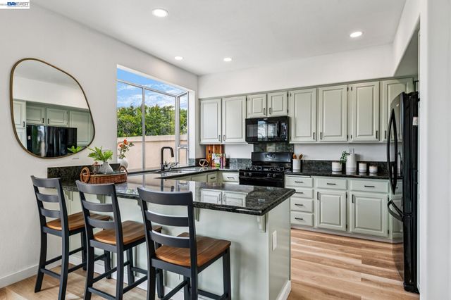 119 Diapian Bay, Alameda, CA 94502