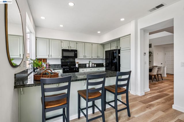 119 Diapian Bay, Alameda, CA 94502