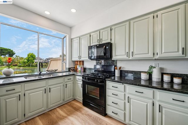 119 Diapian Bay, Alameda, CA 94502