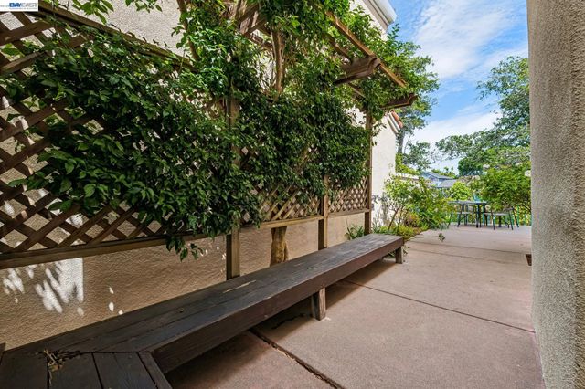 119 Diapian Bay, Alameda, CA 94502