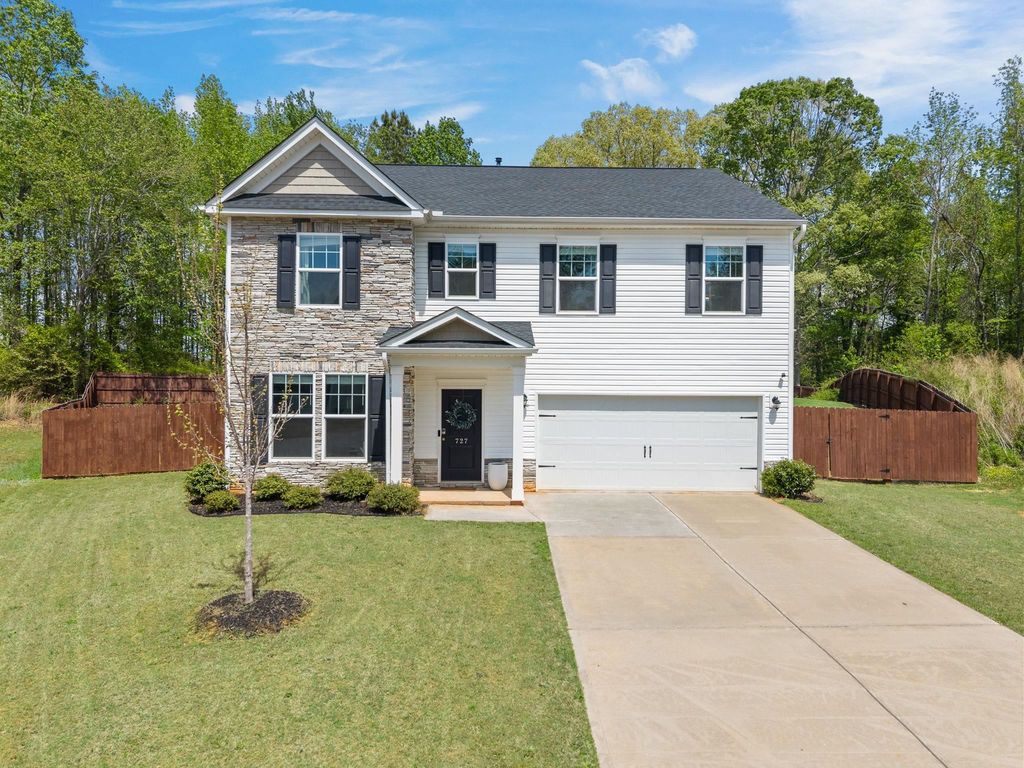 727 Chesterfield Court, Boiling Springs, SC 29316