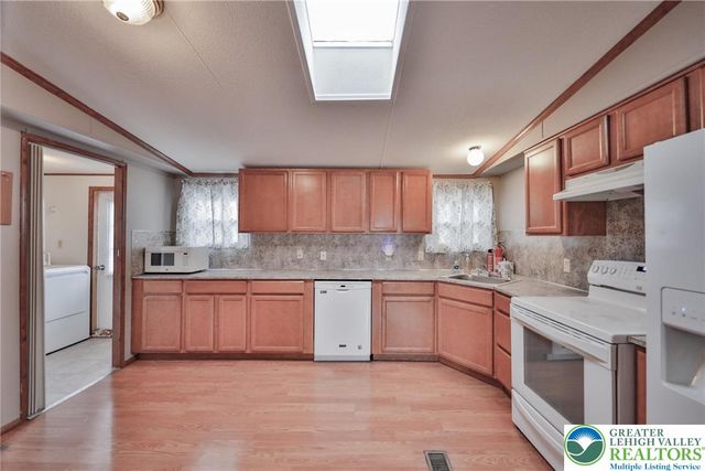 17 Canterbury Court, Forks Twp, PA 18040