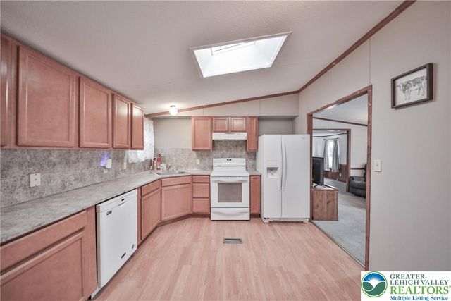 17 Canterbury Court, Forks Twp, PA 18040