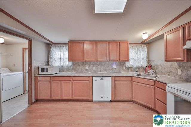 17 Canterbury Court, Forks Twp, PA 18040