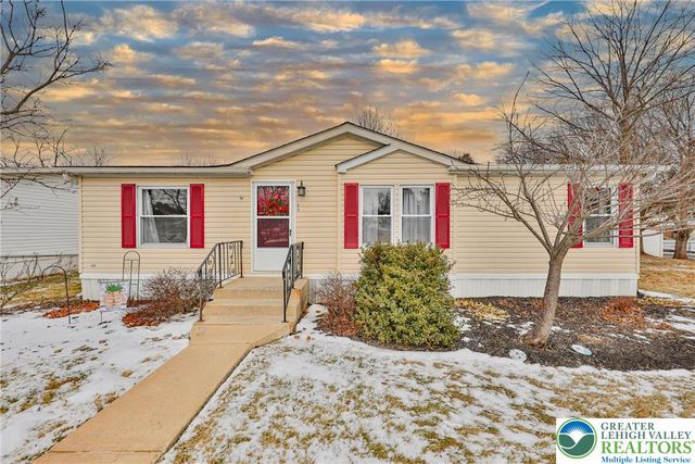 17 Canterbury Court, Forks Twp, PA 18040