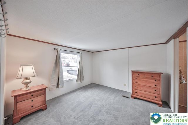 17 Canterbury Court, Forks Twp, PA 18040