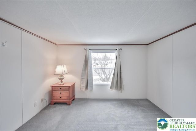 17 Canterbury Court, Forks Twp, PA 18040