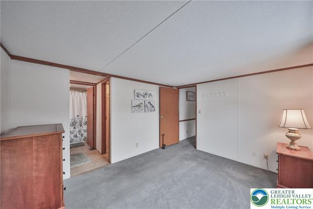 17 Canterbury Court, Forks Twp, PA 18040