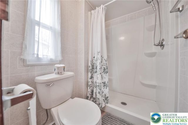 17 Canterbury Court, Forks Twp, PA 18040