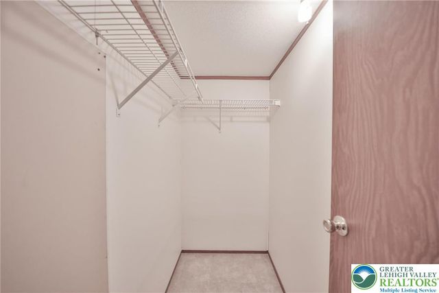 17 Canterbury Court, Forks Twp, PA 18040