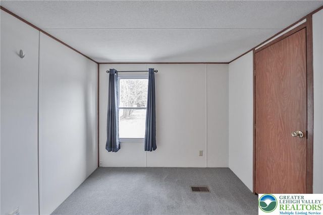 17 Canterbury Court, Forks Twp, PA 18040