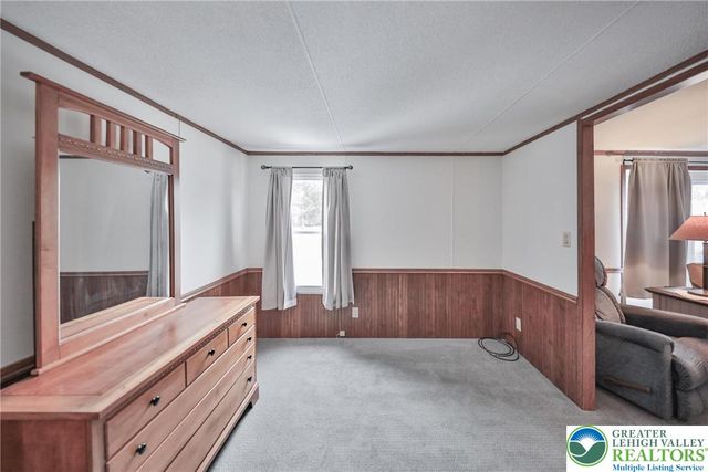 17 Canterbury Court, Forks Twp, PA 18040