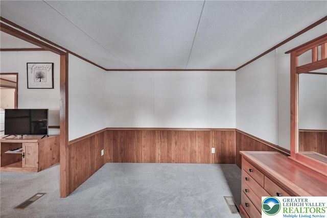 17 Canterbury Court, Forks Twp, PA 18040