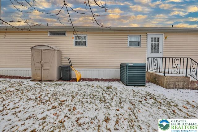 17 Canterbury Court, Forks Twp, PA 18040