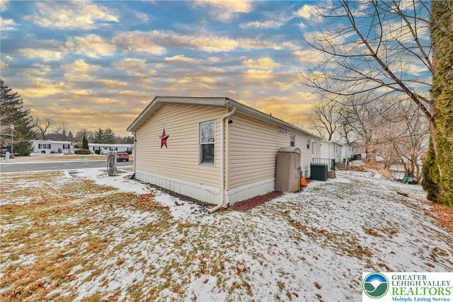 17 Canterbury Court, Forks Twp, PA 18040