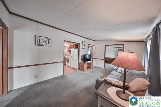 17 Canterbury Court, Forks Twp, PA 18040