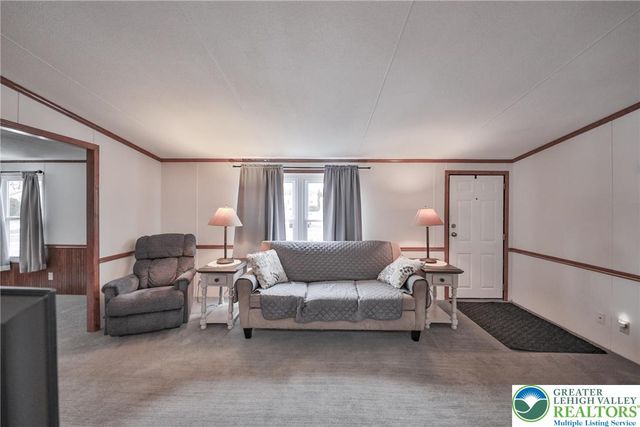 17 Canterbury Court, Forks Twp, PA 18040