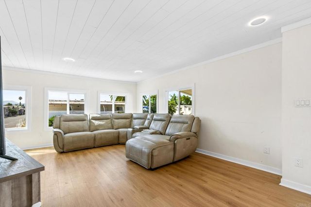 400 Greenfield Dr Spc 26 26, El Cajon, CA 92021