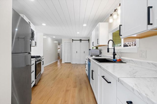 400 Greenfield Dr Spc 26 26, El Cajon, CA 92021