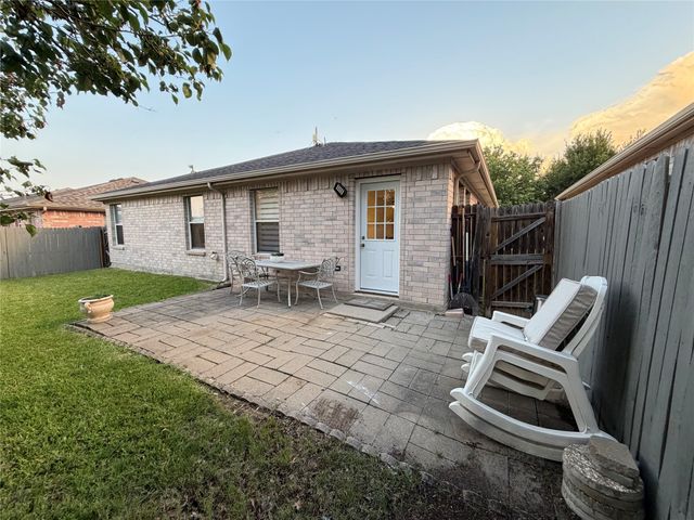 1632 Crown Point Drive, Little Elm, TX 75036