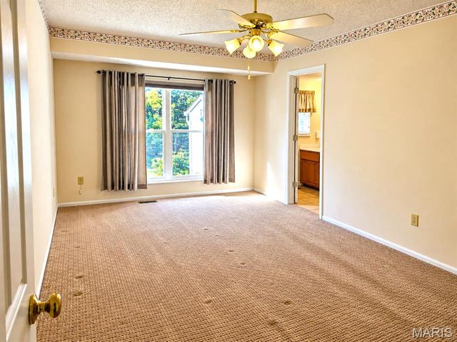 917 Burn Oak, St Charles, MO 63303