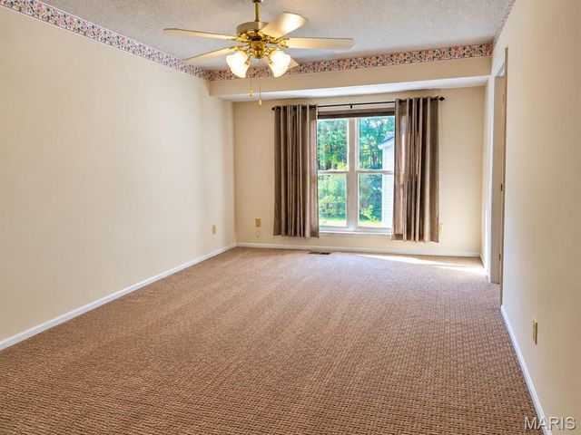 917 Burn Oak, St Charles, MO 63303