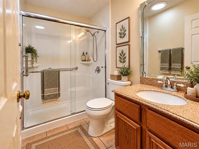 917 Burn Oak, St Charles, MO 63303