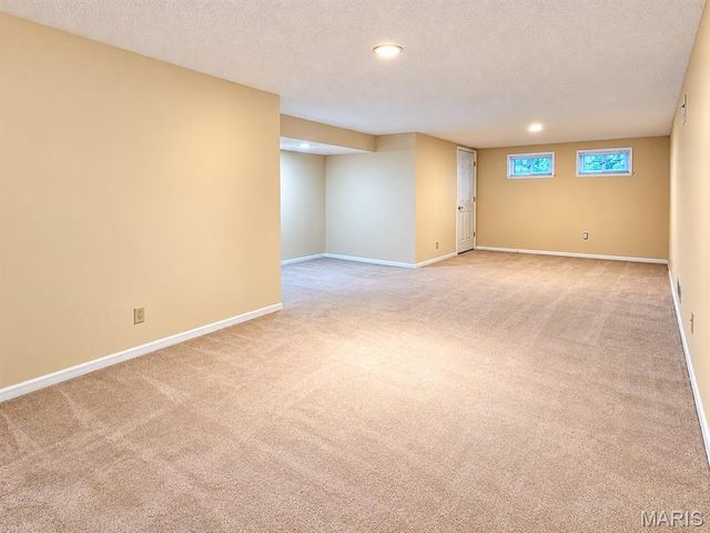 917 Burn Oak, St Charles, MO 63303