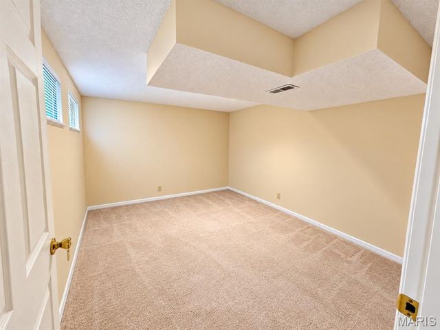 917 Burn Oak, St Charles, MO 63303