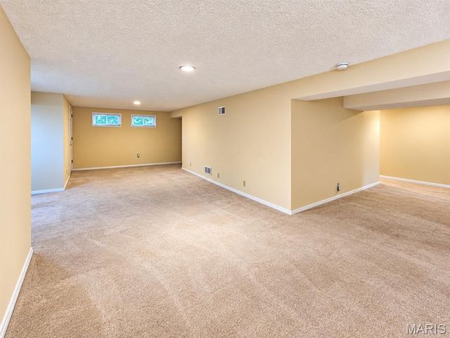 917 Burn Oak, St Charles, MO 63303