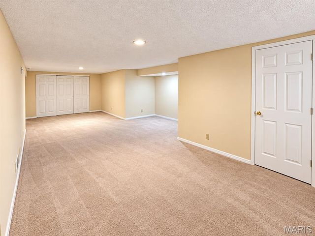 917 Burn Oak, St Charles, MO 63303