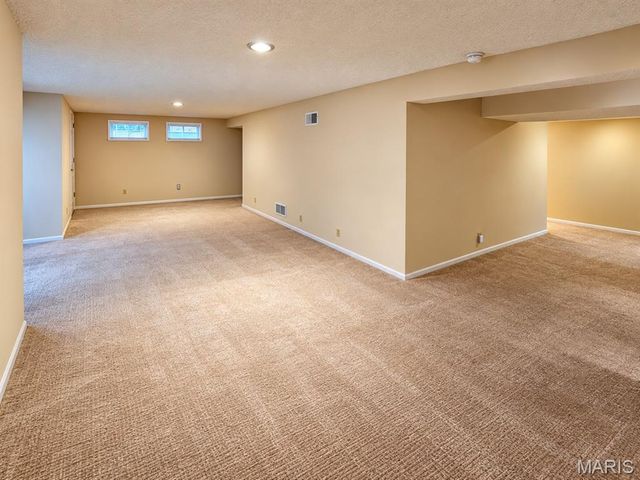 917 Burn Oak, St Charles, MO 63303