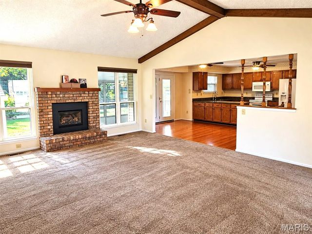917 Burn Oak, St Charles, MO 63303