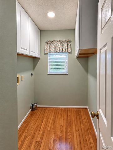 917 Burn Oak, St Charles, MO 63303