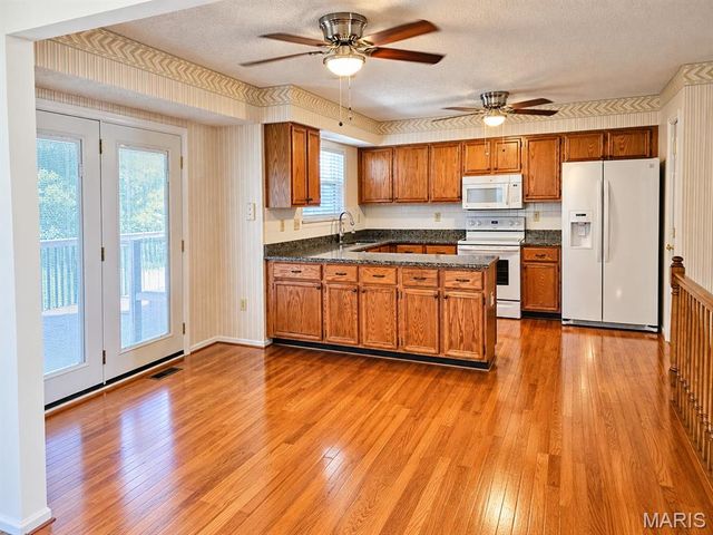 917 Burn Oak, St Charles, MO 63303