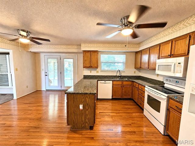 917 Burn Oak, St Charles, MO 63303